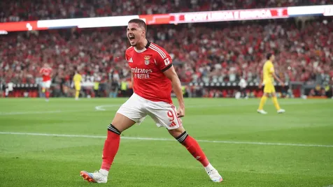 Benfica na frente após primeira parte com dinâmica ofensiva